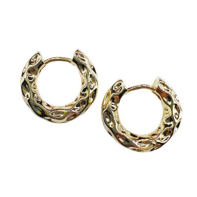 Серьги Конго Мятые грани, золотистые, 19х4.5 мм, 13.26
