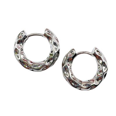 Серьги Конго Мятые грани, серебристые, 19х4.5 мм, 13.25