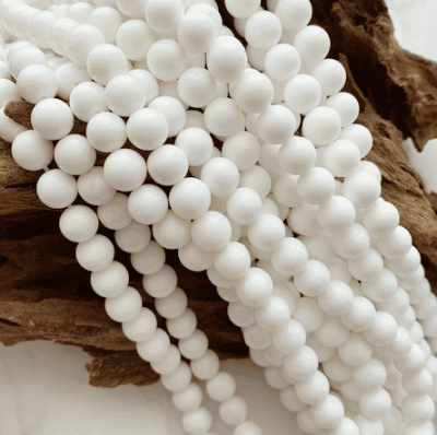 Агат белый шар, 8 мм, нить 39 см