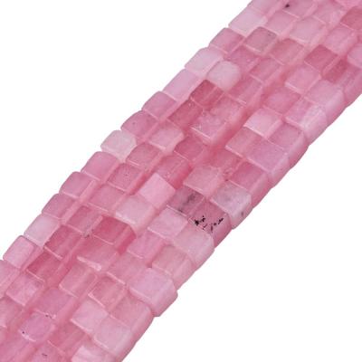 Тонированный халцедон, кубик, 4 мм, розовый, нить 35 см B1.33