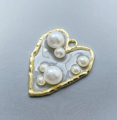 Подвеска Сердце с жемчугом, золотистая, 36х30 мм, 25.13