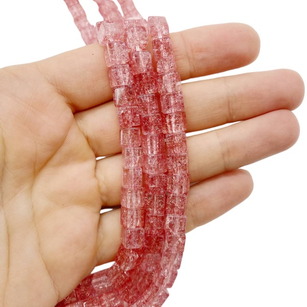 Сахарный кварц, кубик клубничный, 6 мм, нить 37 см