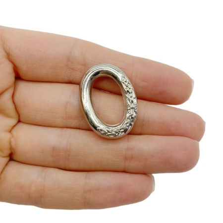 Коннектор Овал пластик, серебристый 29x22 мм, 0.7.Е1