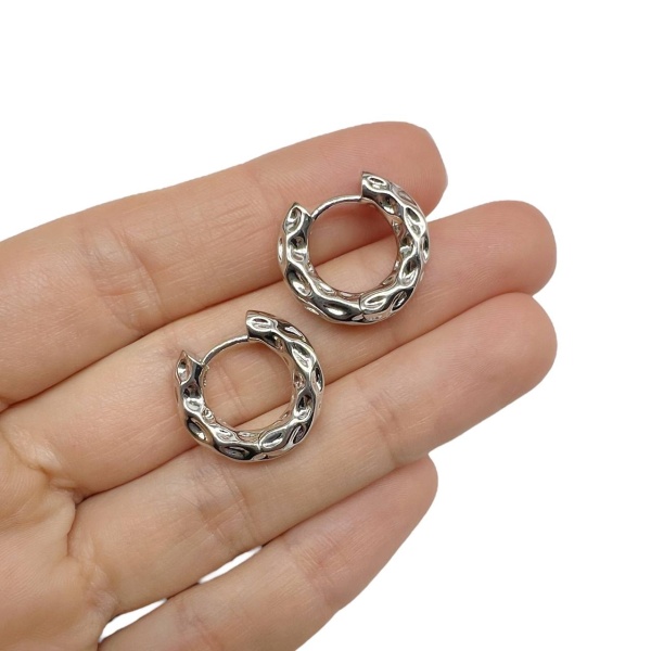 Серьги Конго Мятые грани, серебристые, 19х4.5 мм, 13.25